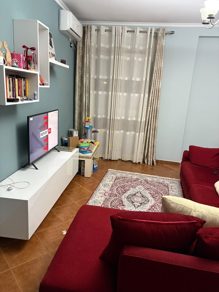 Shitet apartament 2+1+2 ne Fresk