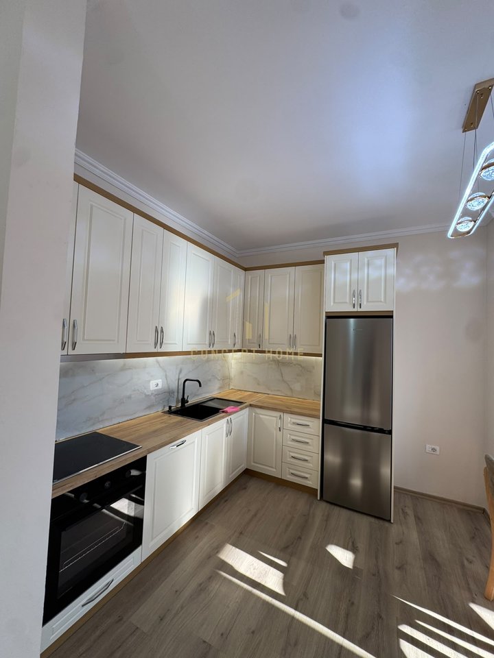 Jepet me qera Apartamenti 1+1 ne 5-Maj