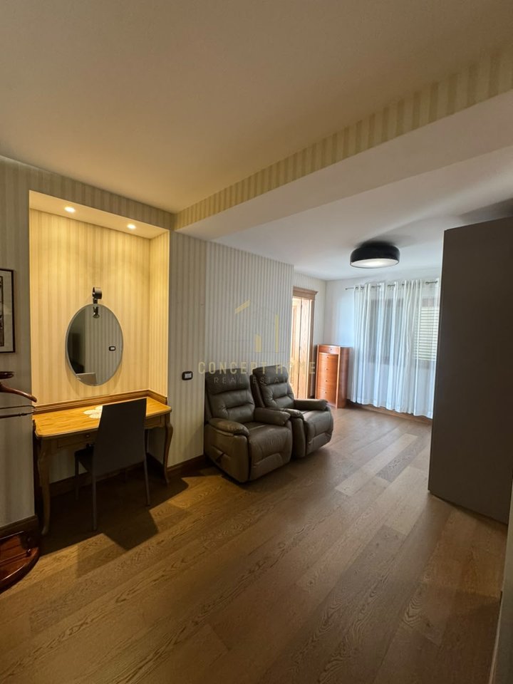 Penthouse di Lusso in Affitto presso il Giardino Zoologico