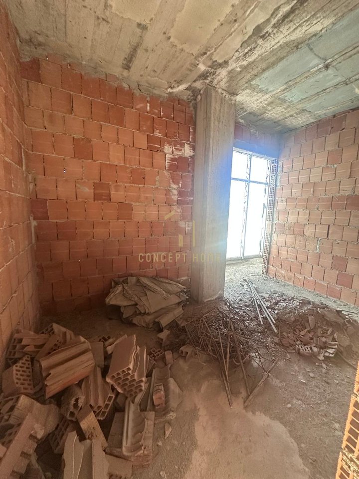 Ndertese 4-kateshe per shitje ne Bathore,"Rr.Demokracia"