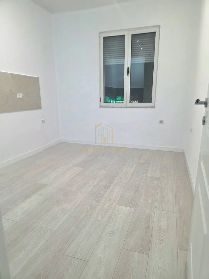 Locale per ufficio in affitto in Via Kavaja