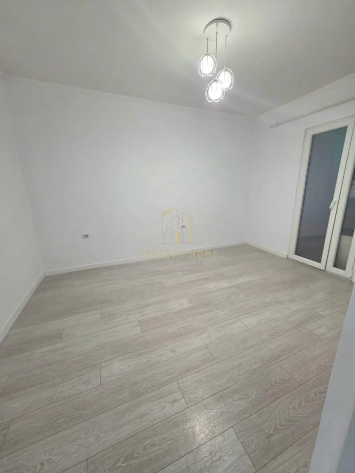 Locale per ufficio in affitto in Via Kavaja