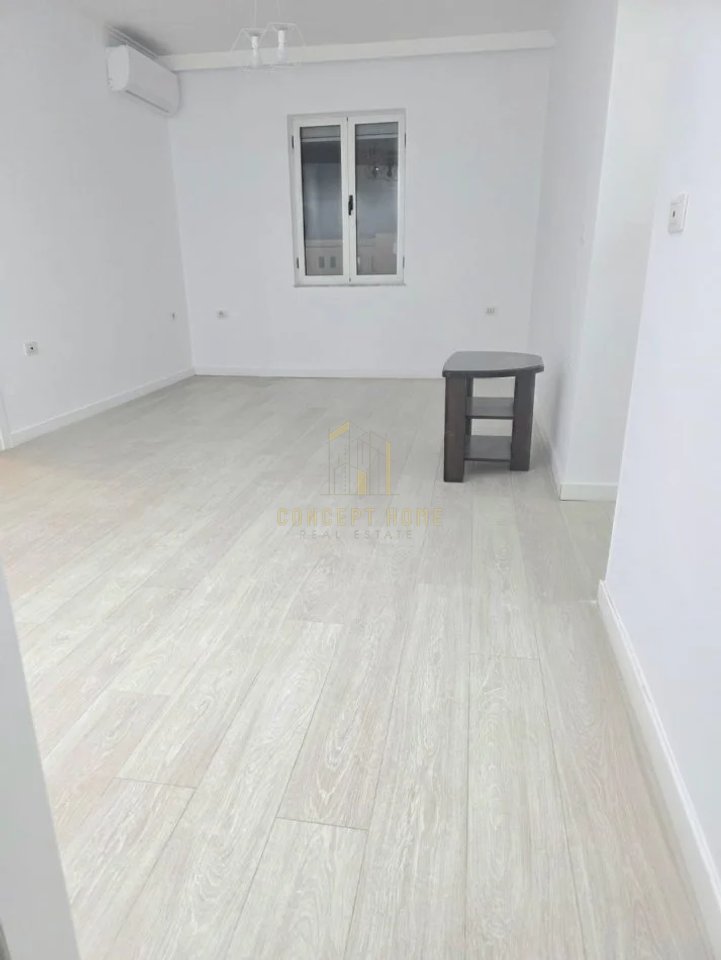 Locale per ufficio in affitto in Via Kavaja