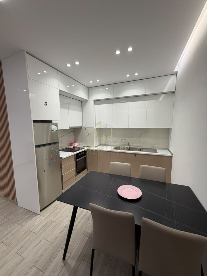 Apartament 1+1 Me Qira në Bulevardin Zogu i Parë, Tiranë - 800€ | 1+1