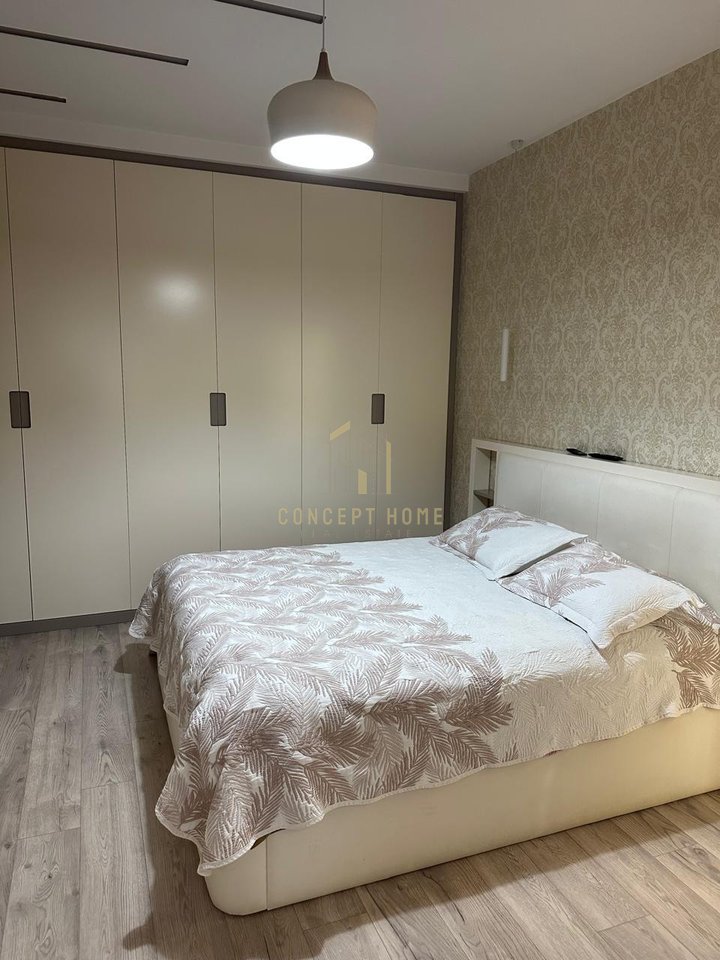 Shitet  Apartament 2+1+2 tek Stadiumi Dinamo