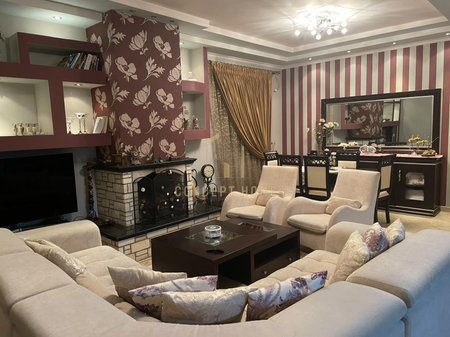 Jepet me qera apartament 3+1 ne Sauk