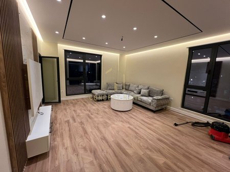 Jepet me qera apartament 3+1+2+2 ne Porcelan