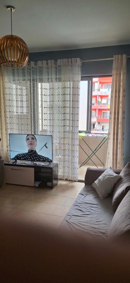 Jepet me qera Apartament 2+1 ne Astir