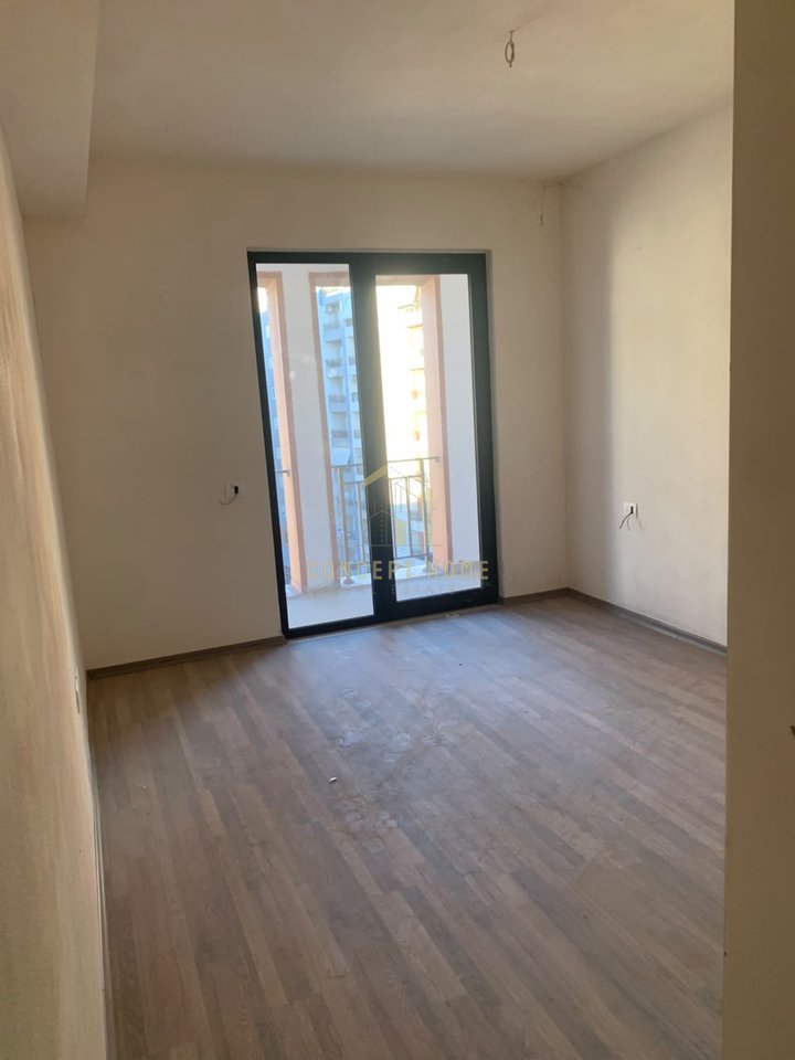 Appartamento 2+1+2+posto auto in affitto ad Astir