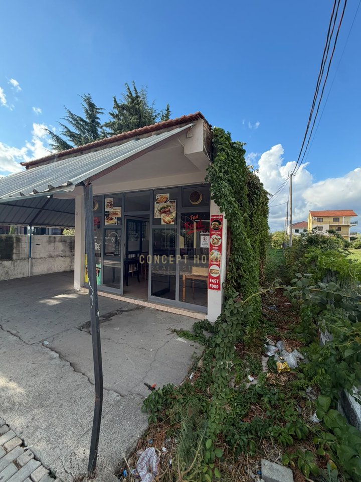 Locale in vendita a Kamez