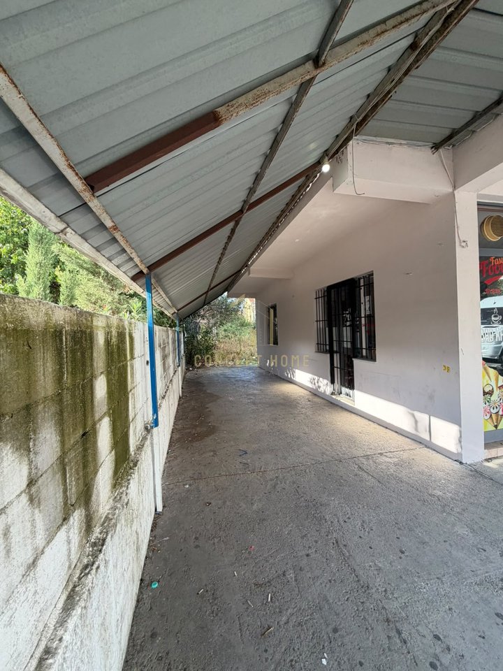 Locale in vendita a Kamez