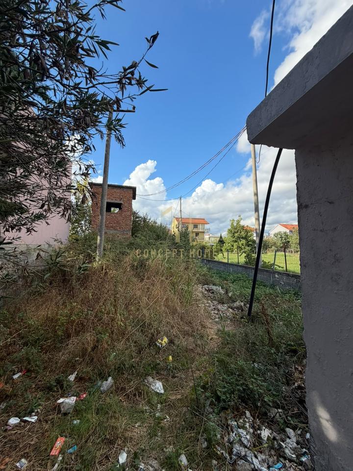 Locale in vendita a Kamez