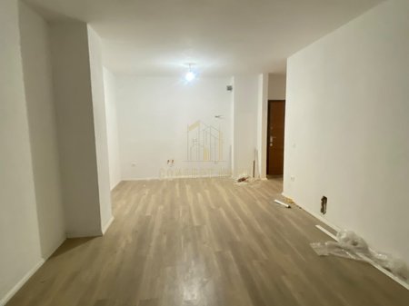 Shitet apartament 1+1 ne Laprak