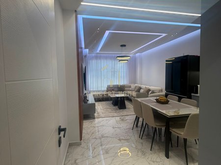 Shitet Apartament 2+1 ne Kamez