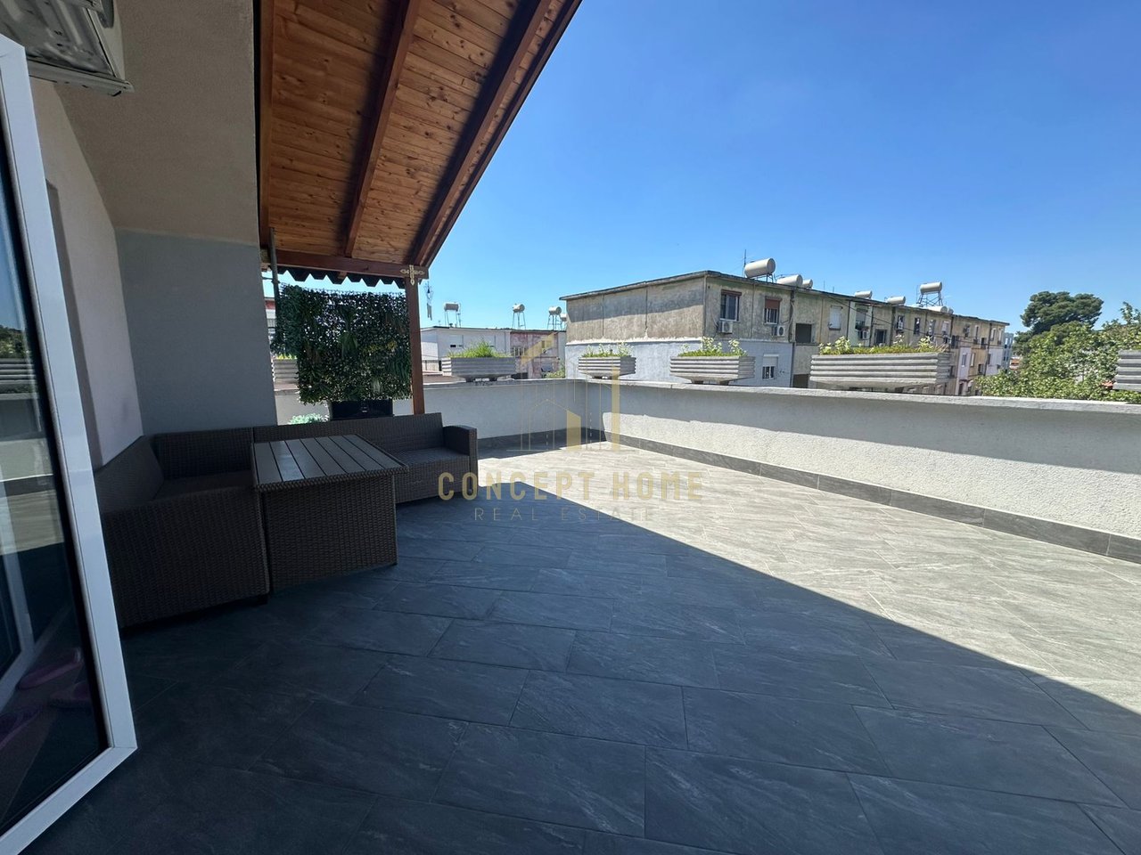 Appartamento 2+1 in Affitto a Xhamlliku, Tirana - 700€ | 80 m²