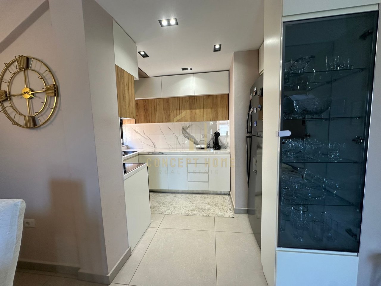 Appartamento 2+1 in Affitto a Xhamlliku, Tirana - 700€ | 80 m²