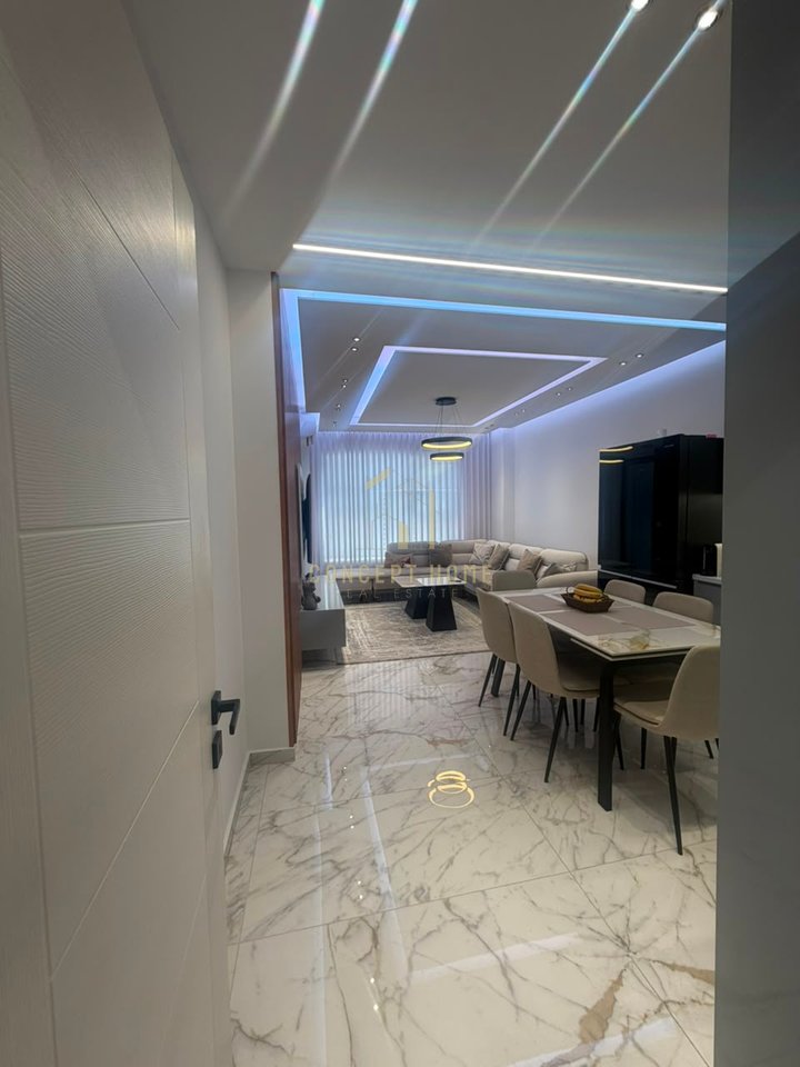 Shitet Apartament 2+1 ne Kamez