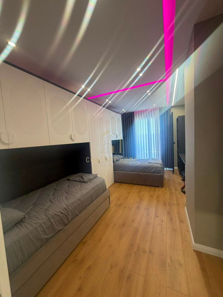 Shitet Apartament 2+1 ne Kamez