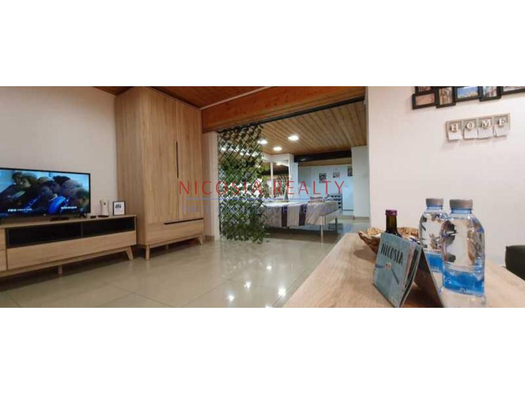 Studio Ground Floor in Central
