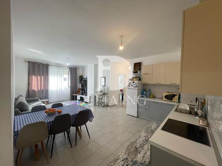 Shitet apartament në zonën e Astirit