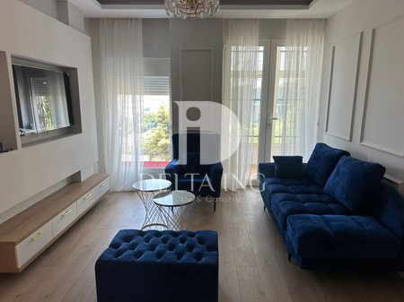 Appartamento 2+1 in vendita a Vlora in via Dhimitër Konomi, vicino all'Hotel Donantelo