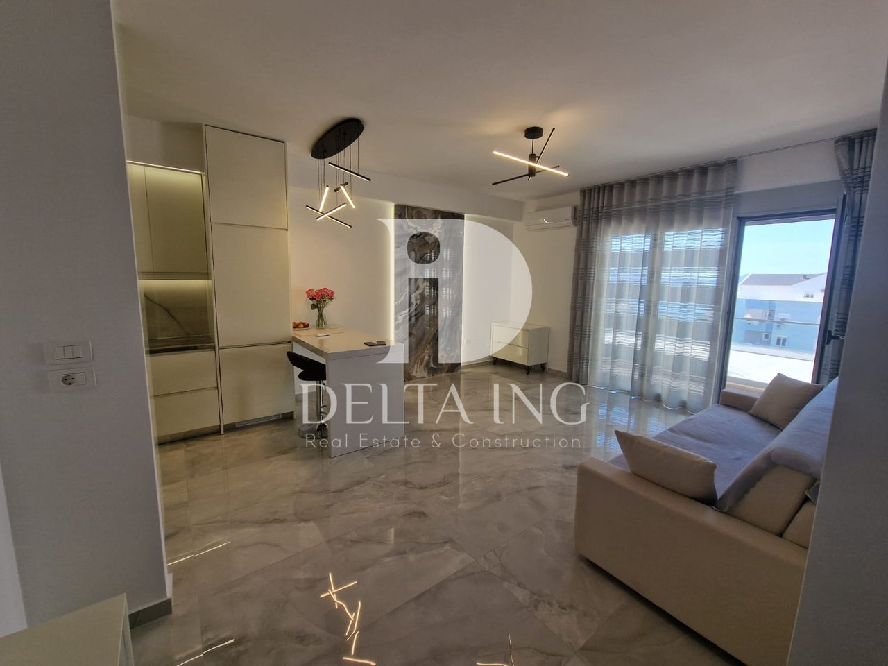 Apartment 2+1 with sea view for sale in Sarandë