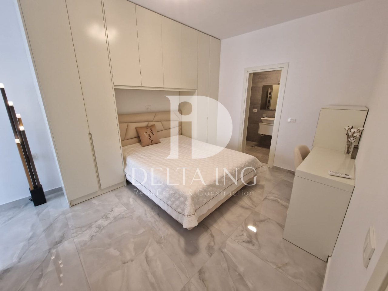 Apartment 2+1 with sea view for sale in Sarandë