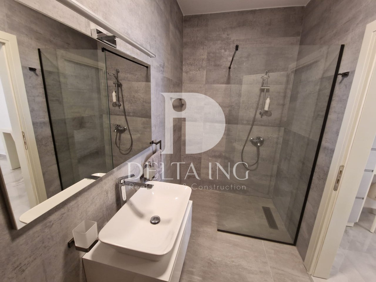 Apartment 2+1 with sea view for sale in Sarandë