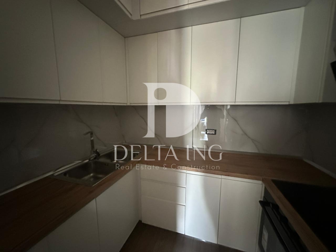 Appartamento 2+1 in vendita a Vlora in via Dhimitër Konomi, vicino all'Hotel Donantelo