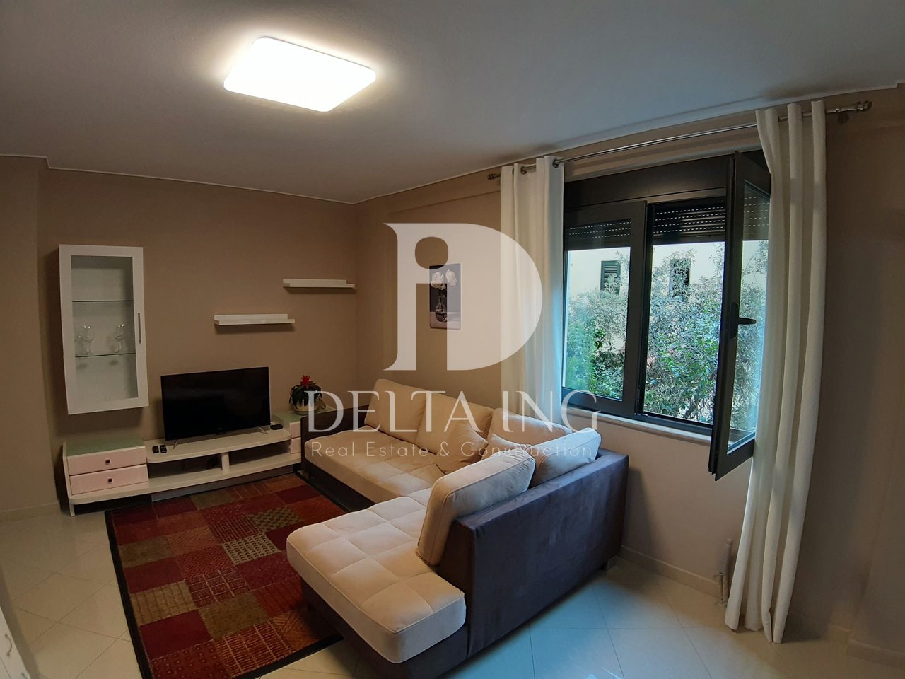 Jepet me Qira Apartament 1+1 në Rrugën e Kosovarëve, pranë Le Bon