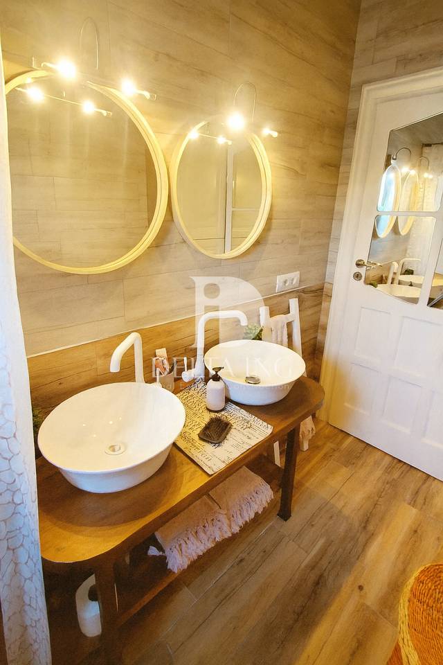 Shitet Apartament në rrugën "Ferit Xhajko", pranë Restorant Durrësi