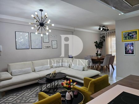 Vendesi appartamento 2+1+2 ad Astir – vicino a Villa L