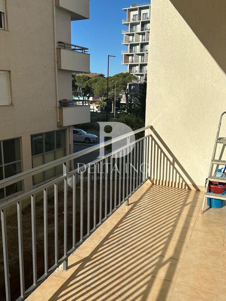 Vendesi in vendita 2+1 a Shkëmbi i Kavajës, arredato