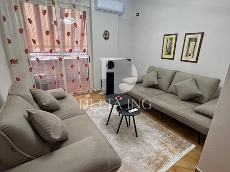 Jepet me Qira Apartament 1+1 – Pranë Shkollës “Petro Nini Luarasi”