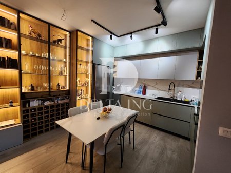 Shitet Apartament 2+1+2 – Tregu i Ri Elektrik, Tiranë