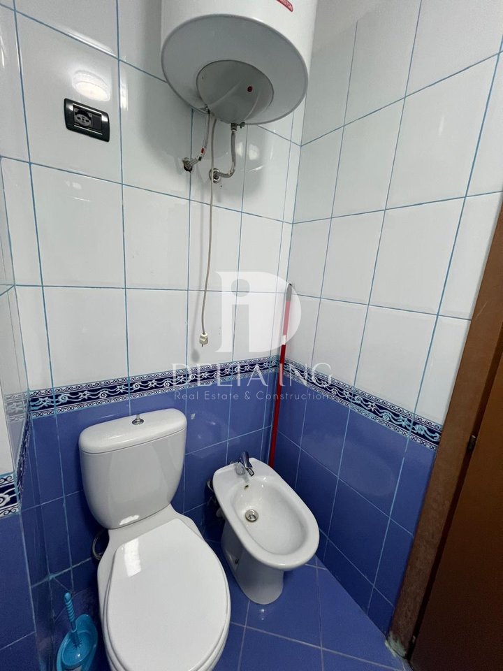 Jepet me Qira Apartament 1+1 – Pranë Shkollës “Petro Nini Luarasi”