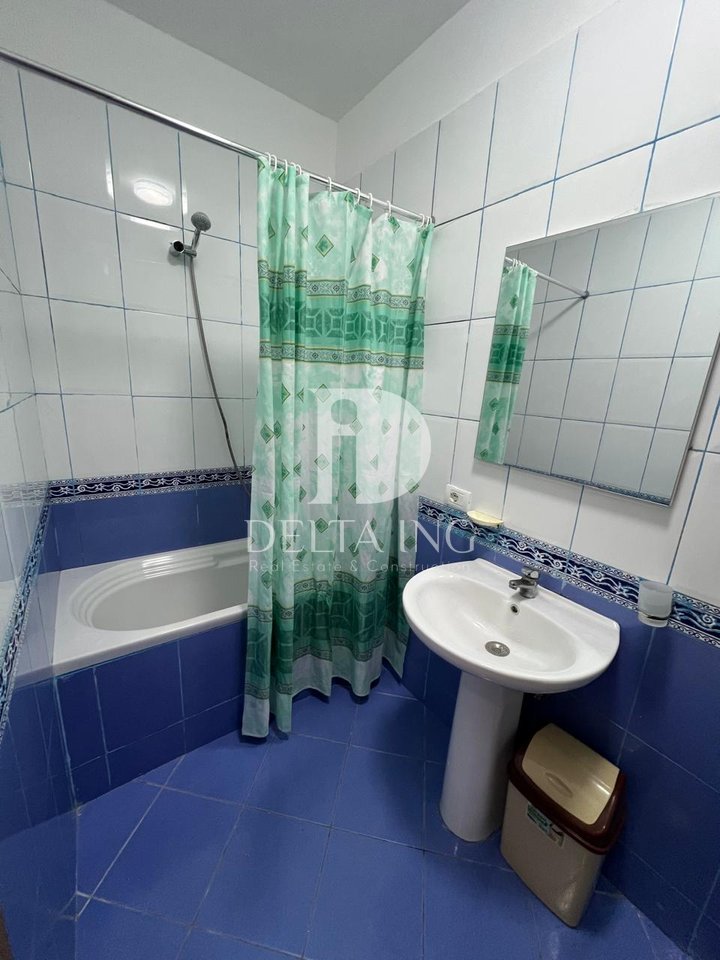 Jepet me Qira Apartament 1+1 – Pranë Shkollës “Petro Nini Luarasi”