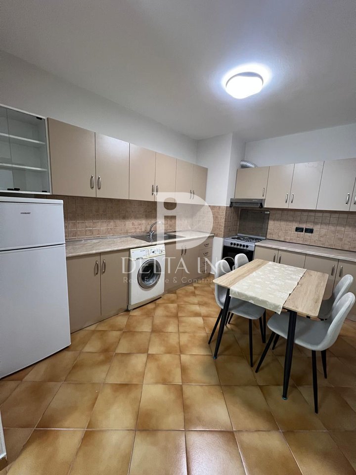 Jepet me Qira Apartament 1+1 – Pranë Shkollës “Petro Nini Luarasi”