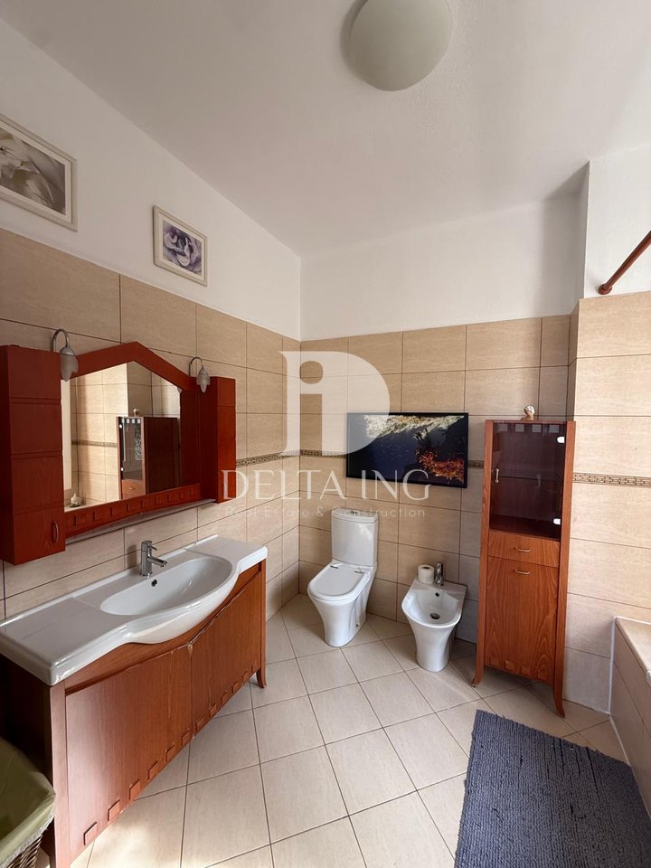 Jepet me Qira Vilë 4-Katëshe – Liqeni i Farkës, “Te Tre Vilat”