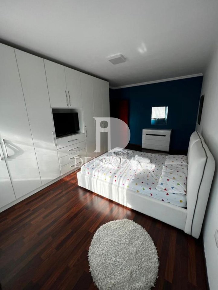 Jepet me Qira Apartament 2+1 – Rruga Him Kolli (Midis Myslym Shyrit & Rrugës së Kavajës)