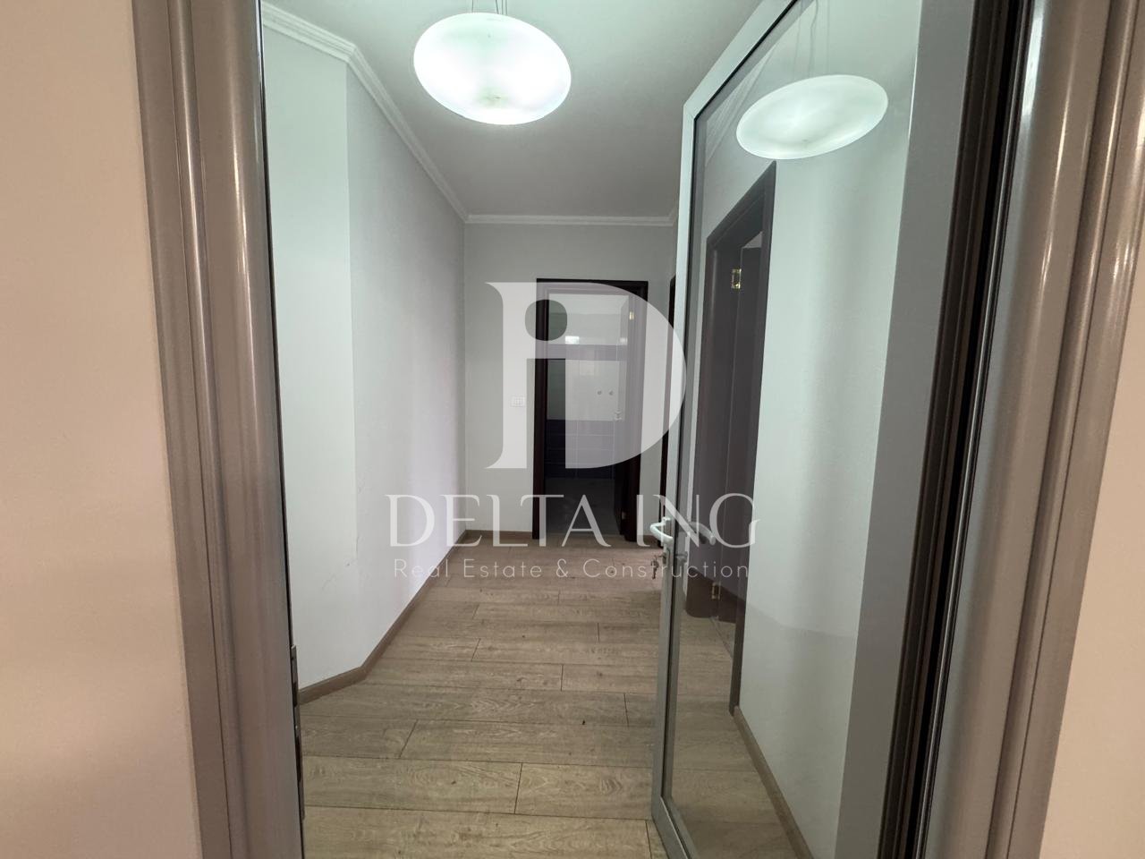 Shitet Apartament 2+1 – 21 Dhjetori, pranë Hotel Mondial