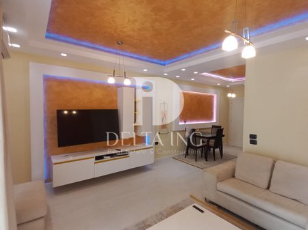 Jepet me Qira Apartament 2+1 – Komuna e Parisit, pranë Bllokut