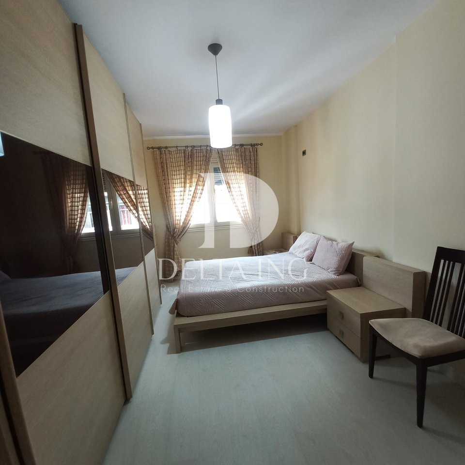 Jepet me Qira Apartament 2+1 – Komuna e Parisit, pranë Bllokut