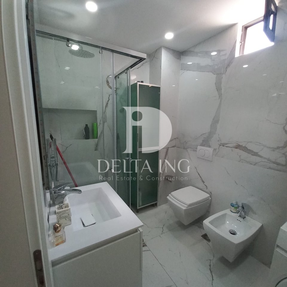 Jepet me Qira Apartament 2+1 – Komuna e Parisit, pranë Bllokut
