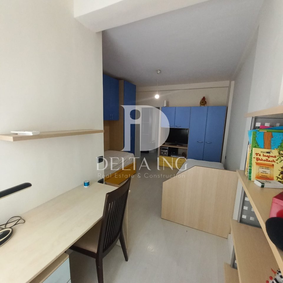 Jepet me Qira Apartament 2+1 – Komuna e Parisit, pranë Bllokut