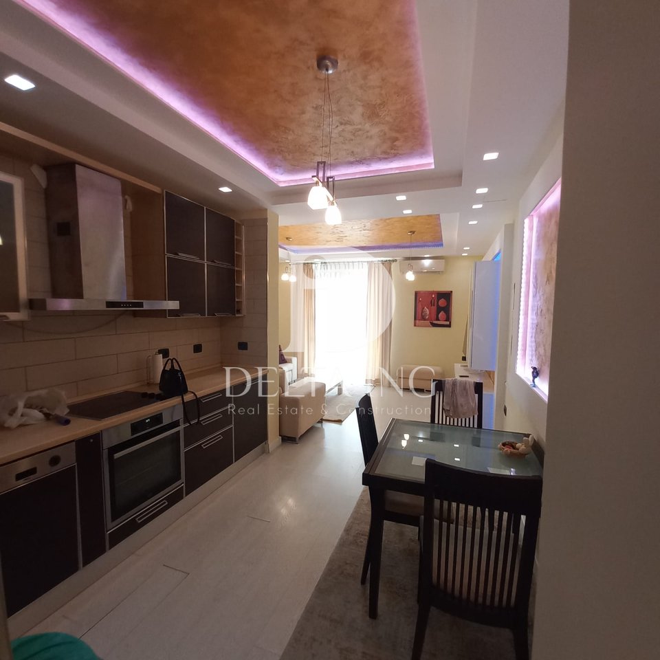 Jepet me Qira Apartament 2+1 – Komuna e Parisit, pranë Bllokut