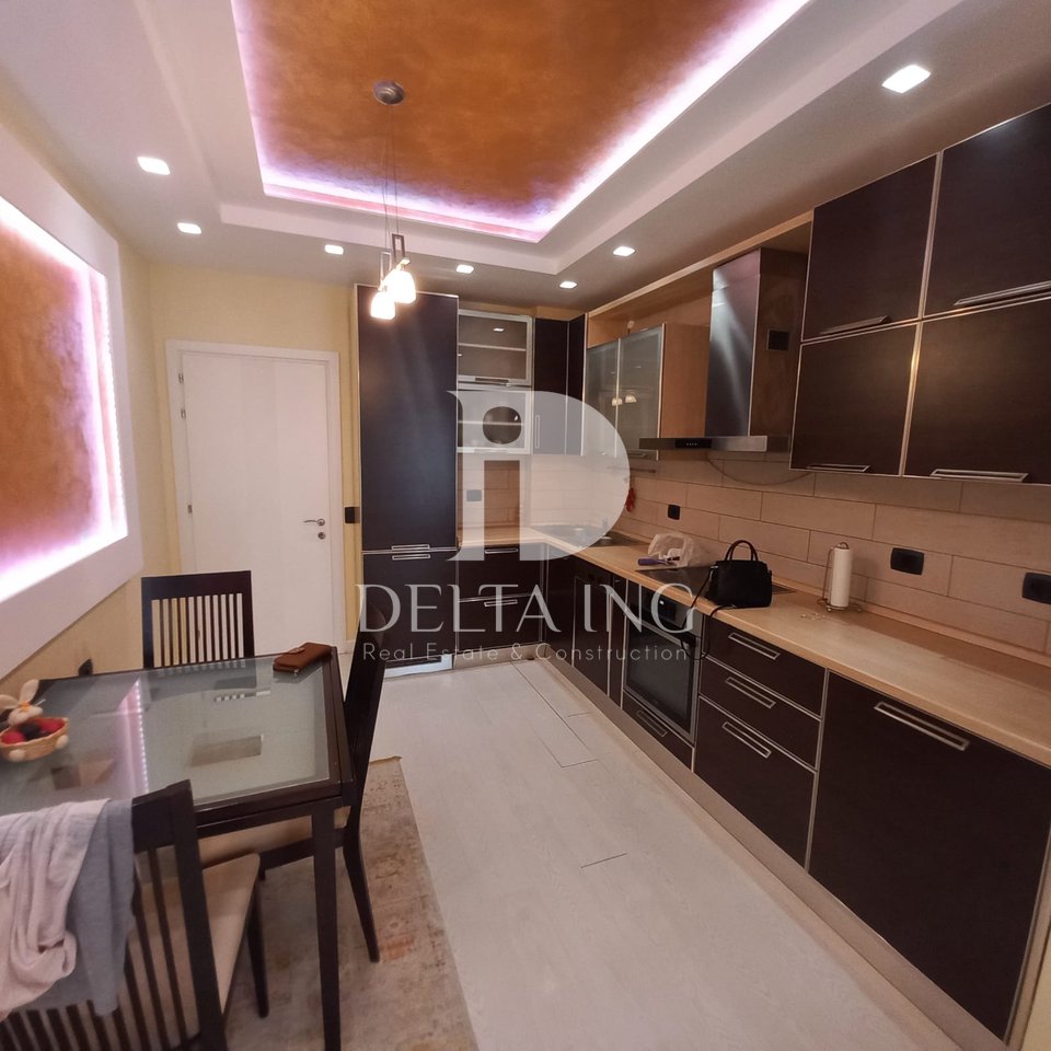 Jepet me Qira Apartament 2+1 – Komuna e Parisit, pranë Bllokut