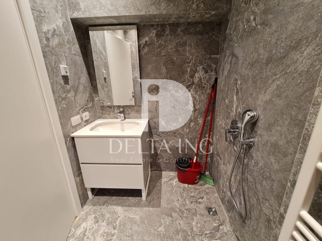 Vilë Luksoze në Shitje dhe me Qira – “Residenca Long Hill”, Tiranë