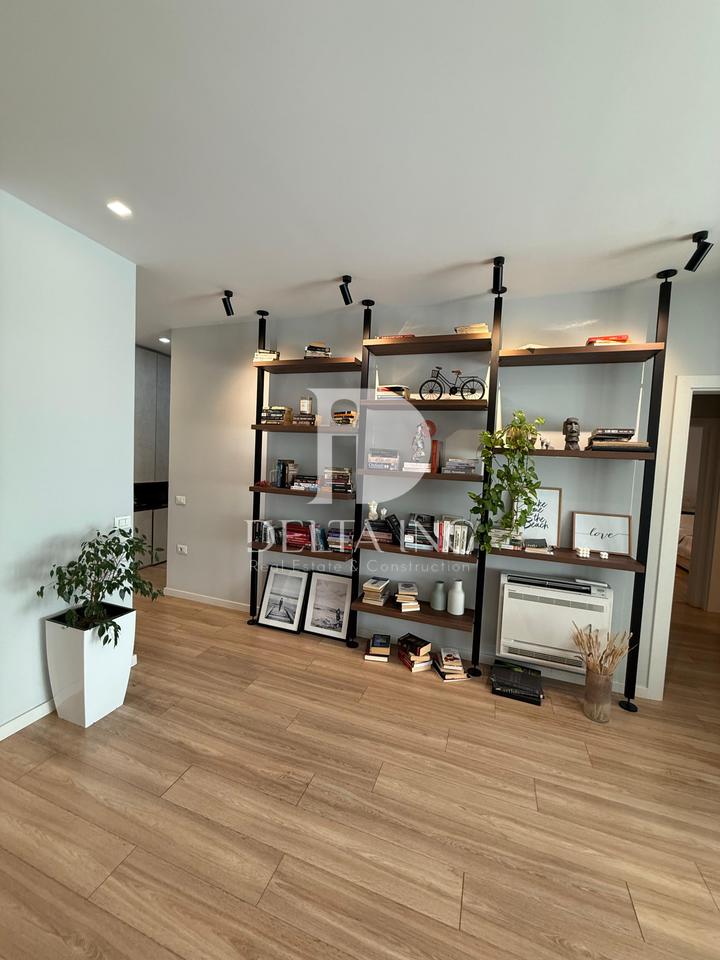 Jepet me Qira Apartament 2+1+2 – Komuna e Parisit, Kika 2, Tiranë