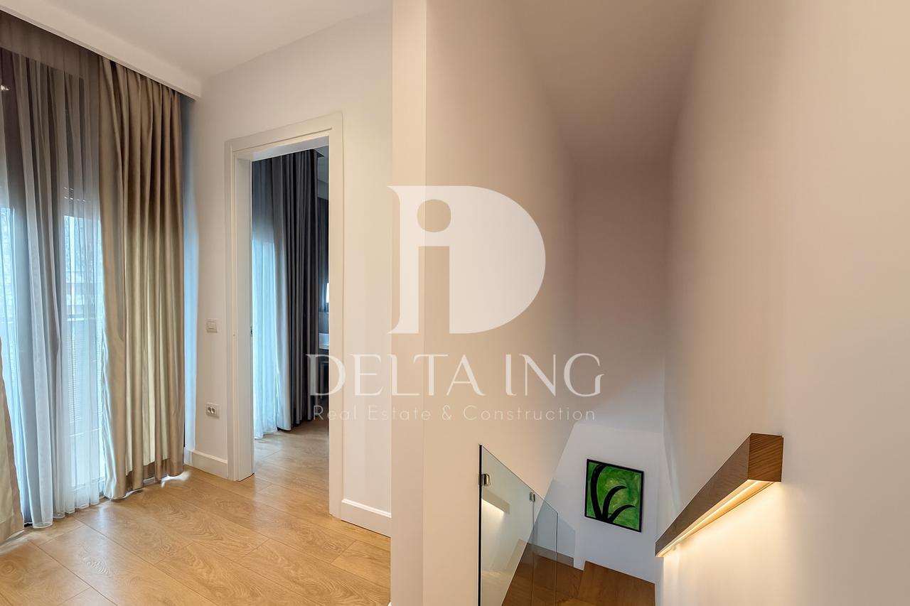 Jepet me Qira Duplex Modern 3+1+3 tek Rruga e Barrikadave